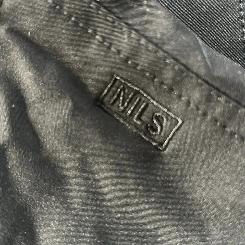 Nils ladies ski pant size 8 regular. Built in gators. One tiny tear shown - Picture 13 of 16